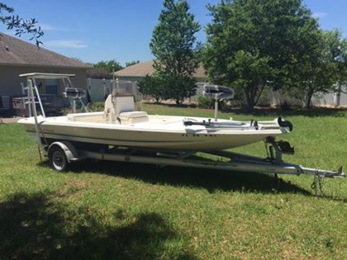 1998 18' sailfish flats boat with a clean title Villages4sale