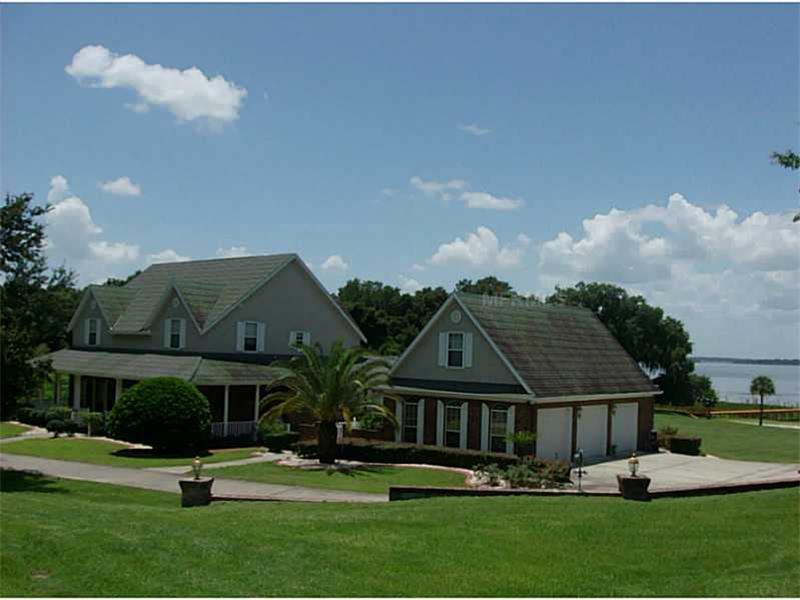 Exterior Front 10 Acre home on Lake Weir. Villages4sale