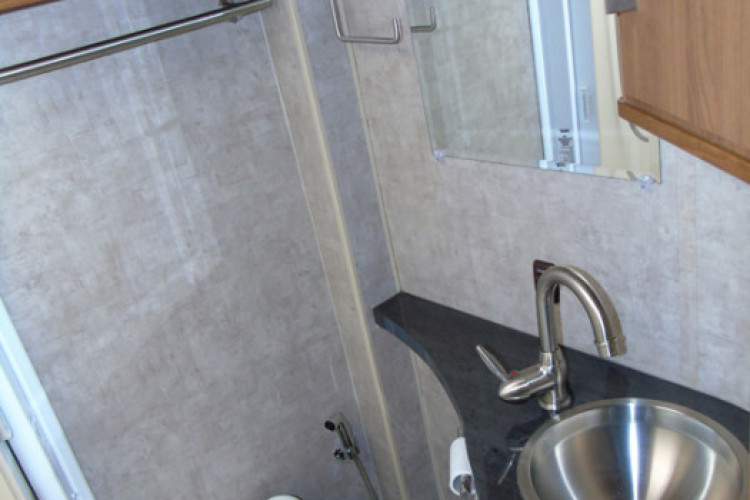 Int Bath Toilet & Sink Int Bath Toilet & Sink