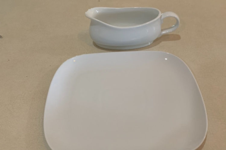 Gravy/salad dressing boat & serving platter Gravy/salad dressing boat & serving platter