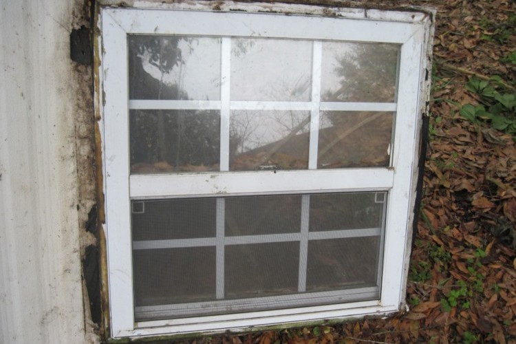 WINDOW (2) WINDOW (2)