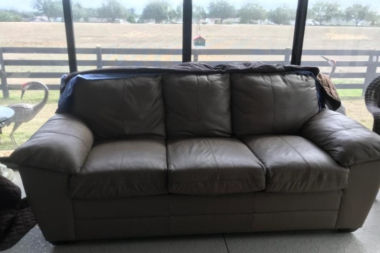 Living Room / Family Room Furniture - Villages4sale