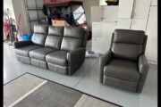Reclining leather couch/reclin...
