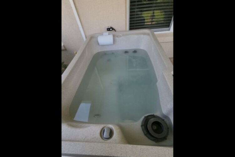 Hot Tub 01 Hot Tub 01