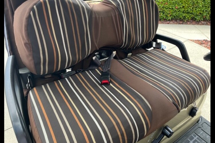 seats with seat belts