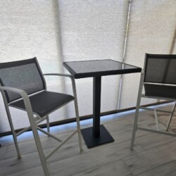 Hightop table and chairs